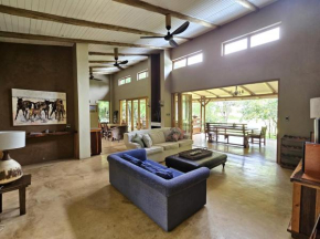 Tchagra House